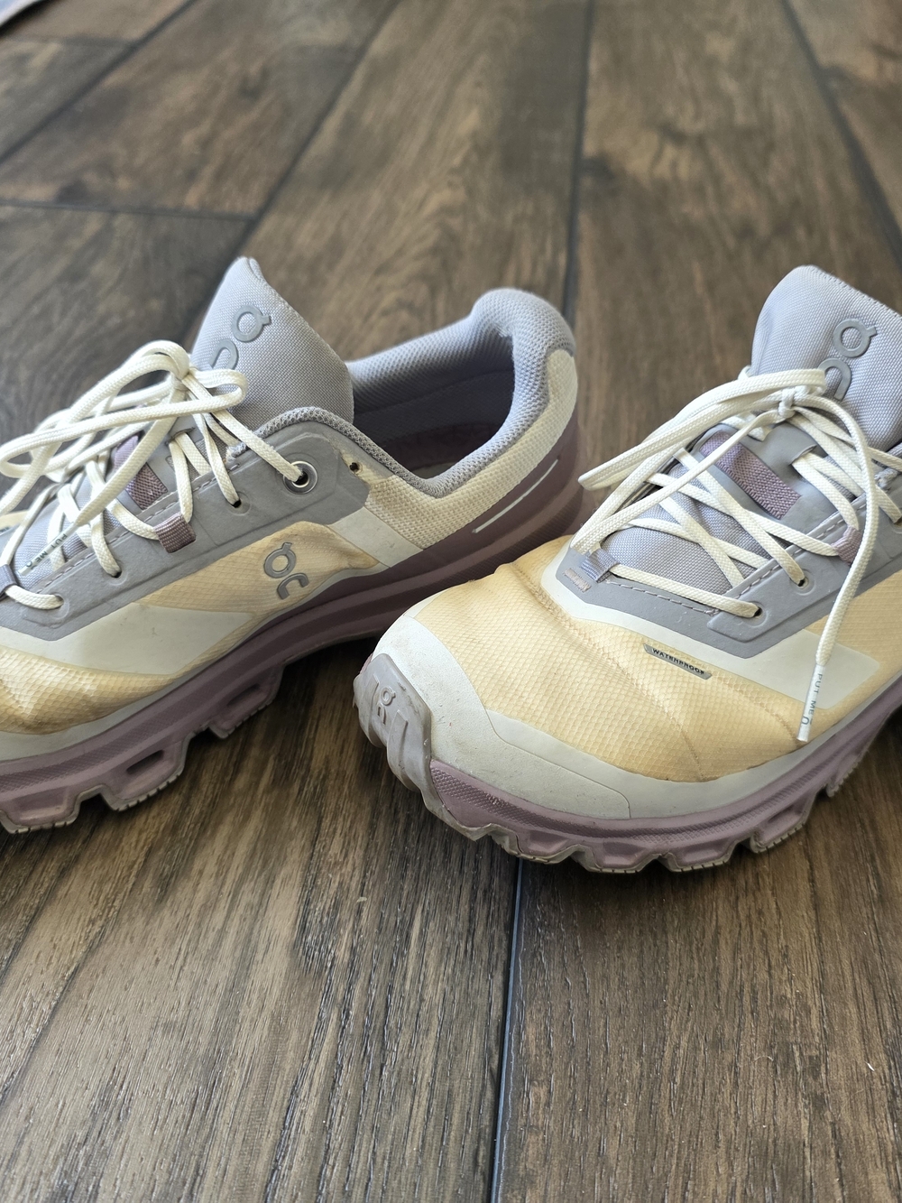 On Running Women's Athletic Shoes in Cream and Lavender - Picture 2 of 3